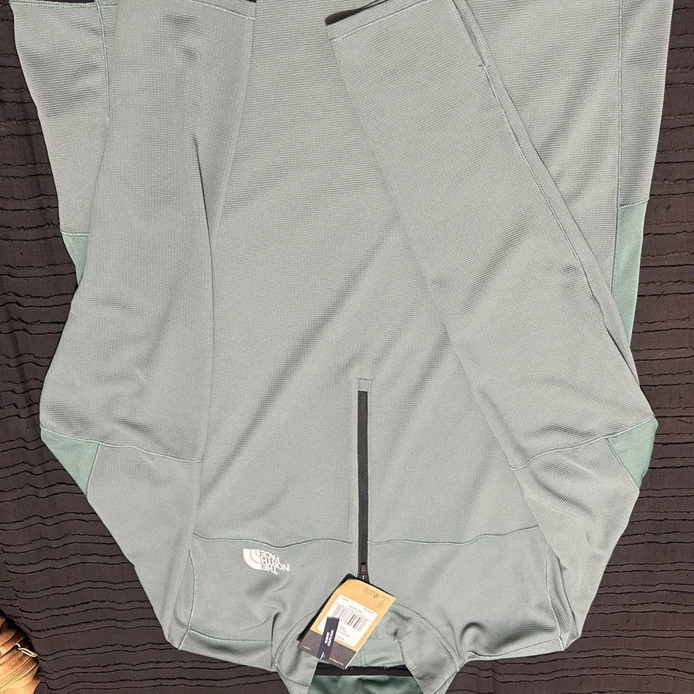 The North Face Men's Green Jacket.     <<<<<41>>>>> - Picture 4 of 5